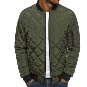 Chaqueta Acolchada Corta Lisa de Invierno para Hombre, Personalizada OEM, Ecológica, Reciclada, Ajustada, Cortavientos e Impermeable con Bolsillo Trasero - Product Image 1
