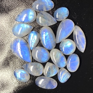Prix d'usine en gros Rida Creations Pierre de lune bleue naturelle 100 pièces Qualité AAA Effet de changement de couleur Non traité Personnalisable - Product Image 3
