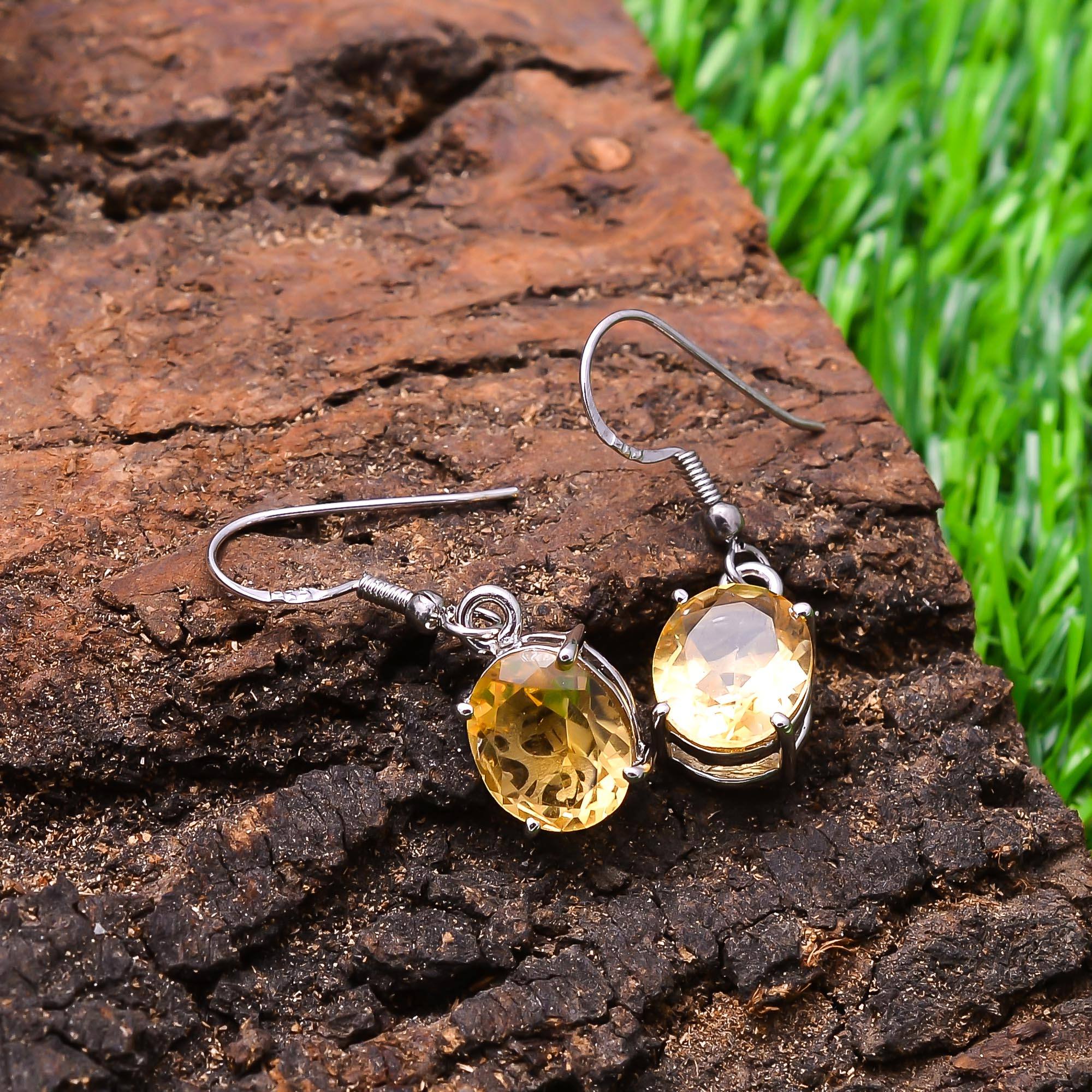 สีเหลือง