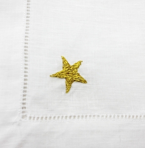Servilleta bordada a mano estrella, tela de lino 100%, por hilo de oro, tamaño 40x40 cm, línea hemstitch - Product Image 1