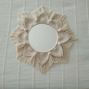 Espejo de Macramé Hecho a Mano con Precisión - Product Image 1