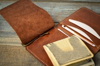 Dompet Kulit Asli Tipis dengan Penjepit Uang, Lipat Dua, Unisex, Praktis & Mudah Dibawa, Untuk Penggunaan Sehari-hari LWT-0046