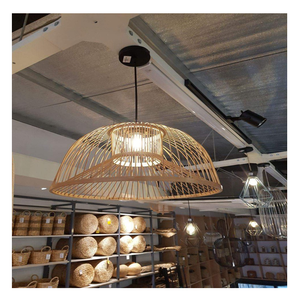 Lampe en rotin artisanale avec de nombreuses formes pour décorer une maison vintage - Product Image 5