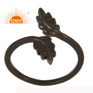 Anillo de plata de ley con diseño de hojas, joyería hecha a mano, fabricante de joyas, anillo ajustable de rodio negro, proveedor de joyería - Product Image 1