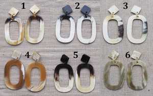 Boucles d'oreilles pour femmes en résine à imprimé animal rayures zébrées très tendance, forme classique, parfaites pour les mariages, les fêtes et les anniversaires - Product Image 2