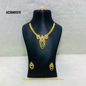 Un gramme de collier en laiton plaqué or ensemble de chaîne de boîte de motif floral pour le cadeau de fête de mariage pour les femmes - Product Image 1