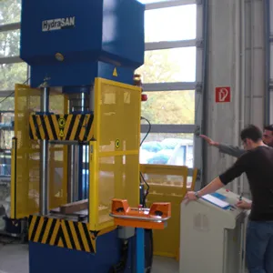 New 200 Tons Hydraulic Press for Manufacturing Plant Plastic Industries PLC Controlled with CE Certified PLC Pump Motor