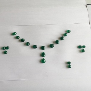 Émeraude naturelle d'origine zambienne Cabochon coupé de très bonne qualité avec un superbe lustre et une belle couleur verte utilisée dans la fabrication de bijoux - Product Image 4