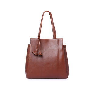 Bolso de cuero con logotipo personalizado para mujer, bolsa de hombro de viaje de gran capacidad, venta al por mayor - Product Image 1