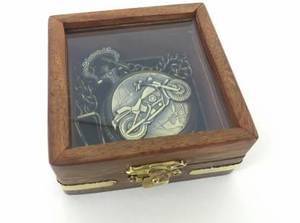 Montre de poche en laiton antique avec boîte en bois montre analogique dorée longue chaîne cadeaux uniques pour hommes montre de poche en laiton doré CHLW034 - Product Image 3