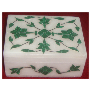Caja de joyería hecha a mano con incrustaciones de mármol indio, perlas verdes - Product Image 1