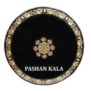 Table basse ronde en marbre noir, design unique, incrustations, fabrication artisanale, produit indien, pour la décoration de la maison et des cafés - Product Image 1