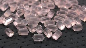 Alta calidad, 5 piezas, forma de lápiz facetado rosa, piedra preciosa de cuarzo rosa para joyería, pulsera, collar, impresionante para un aspecto Natural - Product Image 3