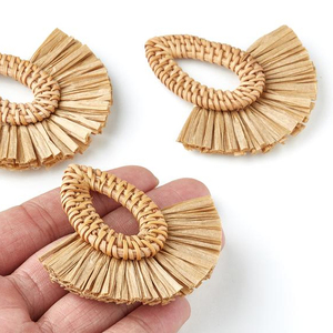 Boucles d'oreilles en rotin coloré tissé en gros pour les femmes boucle d'oreille en rotin boucles d'oreilles de fête du Vietnam boucles d'oreilles Vintage boucles d'oreilles breloque rondes - Product Image 1