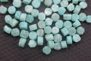 Piedras preciosas naturales de amazonita, lote de 25 unidades de joyería de 10-12 MM de piedra verde Natural sin procesar - Product Image 4