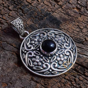 จี้เงินสเตอร์ลิง925พร้อมจี้พลอยโอนิกซ์สีดำธรรมชาติอันงดงามของขวัญแต่งงานสำหรับซัพพลายเออร์ขายส่ง - Product Image 1