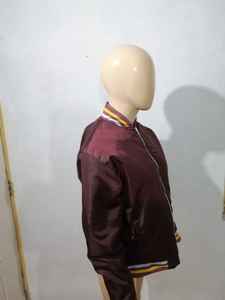 แจ็กเก็ตเบสบอลไซส์ XL ของผู้ชายผ้าซาตินโพลีเอสเตอร์และเดนิมผ้าฝ้ายระบายอากาศบอมเบอร์แจ็คเก็ตมีลวดลายออกแบบได้ตามต้องการ - Product Image 5