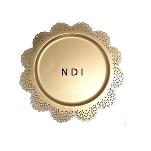 Assiette à dîner Plats alimentaires Servir Traiteur Utilisation Assiette de présentation en métal Forme de fleur Assiette de présentation en métal Gravure à la main Vaisselle - Product Image 1