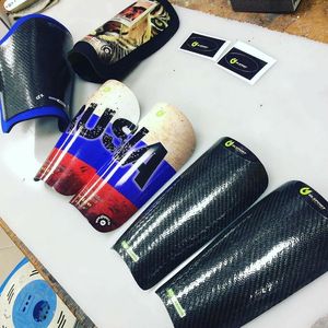 Espinilleras de Fútbol Profesionales Superligeras y Espinilleras de Carbono con Excelente Protección Contra Impactos, Ajuste Universal - Product Image 4