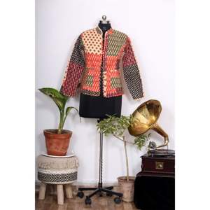 Veste courte réversible en coton biologique imprimé pour femmes de haute qualité, décontractée, régulière, patchwork assorti, matelassée à la main, écologique - Product Image 1