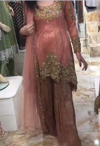 Nouvel ensemble tendance de kurta et palazzo pour femme, idéal pour les fêtes et mariages, avec de magnifiques appliques, tenue ethnique de créateur 2021 - Product Image 2