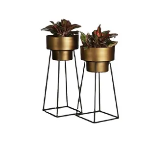 Reling Planters Bloempot Houders Plant Iron Rekken Hek Gemonteerd Balkon Ronde Planter Opbergmanden Plank Black & Gold