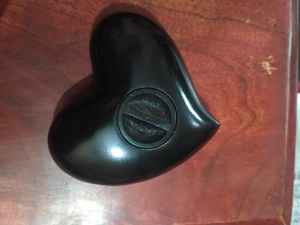 Étain en laiton avec contour noir en forme de cœur, fournitures d'enterrement, brasworld inde - Product Image 3