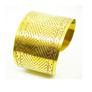Brazalete de Oro y Plata de 13 mm, Diseño Estrecho, Regalo de Navidad, Joyería con Grabado de Árbol, Chapado en Oro, Ecológico, Hecho a Mano - Product Image 4