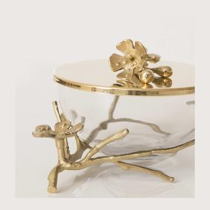 Serveur de noix de couleur or et blanc en laiton Boîte de service de fruits secs de qualité supérieure avec couvercle et support à vendre - Product Image 2