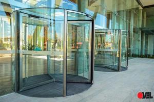 Puerta Giratoria Manual de Vidrio MOTTO con Construcción de Aleación de Aluminio y Aislamiento Acústico para Uso Hospitalario - Product Image 2