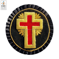 Cruz Religiosa Bordada a Mano Personalizada al por Mayor con Detalles en Oro, Hecha a Mano, OEM, Regalo, Técnica de Encaje, Diseño de Latón para Coser