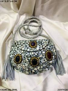 Bolso de mano de mosaico de metal de diseño hecho a mano para damas Accesorio elegante para asuntos de noche y nupciales de moda - Product Image 2