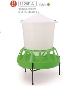 เครื่องให้อาหารสัตว์ปีกแบบไม่ใช้อัตโนมัติ รุ่น 1126F-A Crown Plastic พร้อมช่องแบ่งและขาตั้ง สำหรับใช้ภายใน/ภายนอกอาคาร - Product Image 1