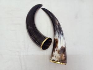 เขาควายแกะสลักลายเทวดาแบบสั่งทำพิเศษ เป็นมิตรกับสิ่งแวดล้อม พร้อมขอบทองเหลือง สำหรับอุปกรณ์ไวกิ้ง - Product Image 3