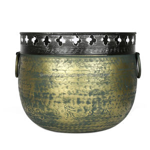 Jardinière ronde industrielle en métal martelé de forme ronde avec pots à poignée en anneau et jardinière Jardinière finie patinée - Product Image 1