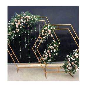 Toile de fond en fer de luxe dorée au design artisanal avantageux, taille et forme personnalisées avec logo personnalisé pour mariage et fiançailles - Product Image 6