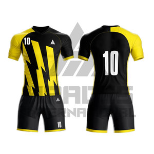 Maillot de football pour hommes personnalisé en usine, uniforme de football à séchage rapide, vêtements de football pour le sport, uniforme de football à manches courtes - Product Image 1