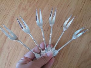 ชุดช้อนส้อมสแตนเลส 6 ชิ้น ดีไซน์หรูหรา เหมาะสำหรับร้านอาหารและอุปกรณ์บนโต๊ะอาหารงานแต่งงาน - Product Image 5