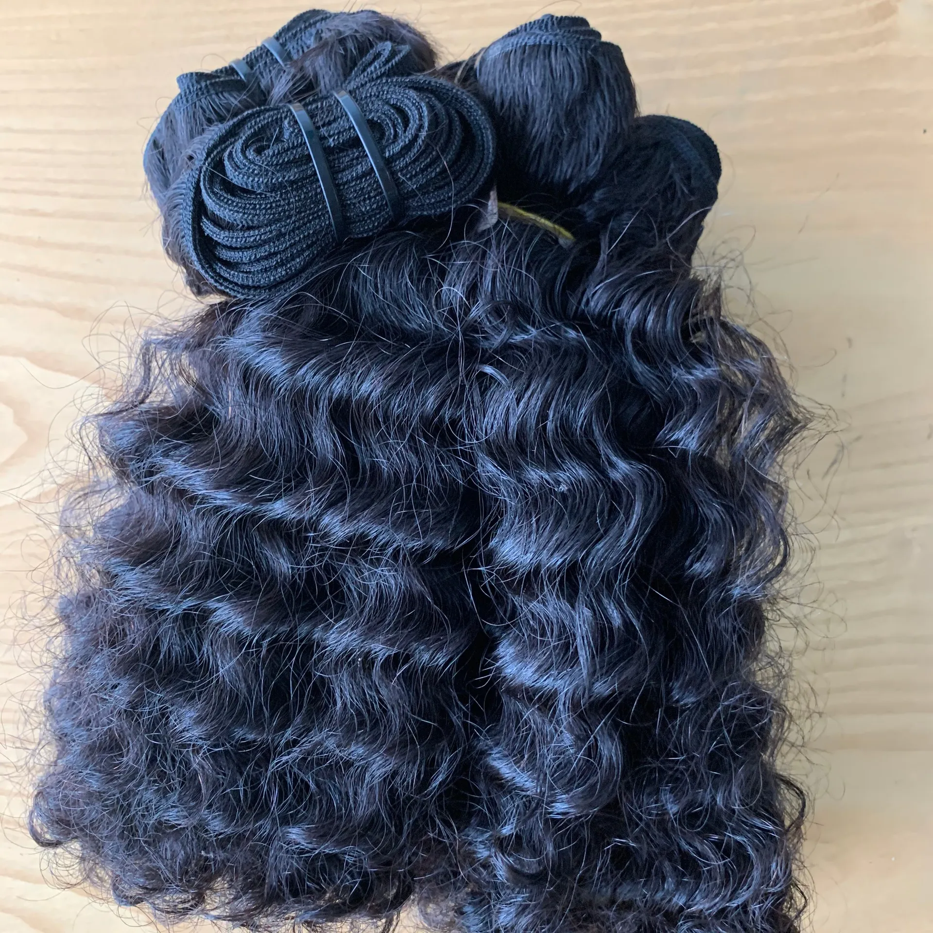 Raw Unprocessed Vrigin South Indian Remy Wavy Weave Tangle Free Virgin Hair