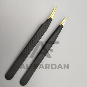 Pince à épiler d'extension de cils noir mat de qualité supérieure en acier inoxydable solide avec pointes dorées Conception d'isolation droite - Product Image 6