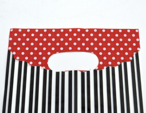 Sac à gousset latéral en plastique PE mignon imprimé personnalisé poignée de patch réutilisable découpée au détail pour les achats et l'emballage de cadeau de marchandise - Product Image 6