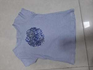 Lote de Ropa de Bangladesh, Excedente de Marca, Camiseta para Niña a Rayas Azules y Blancas, Cuello Redondo, Manga Corta, Algodón - Product Image 3