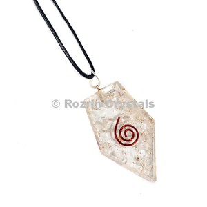 Colgante de Flecha de Orgonita con Cristal de Cuarzo - Product Image 1