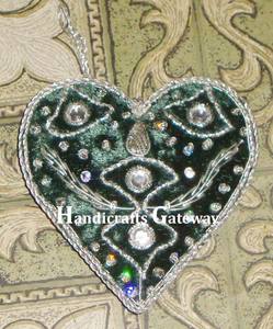 Mejor diseño único en forma de corazón Color verde terciopelo Zardosi trabajo Zari bordado hecho a mano trabajo hermoso adorno de Navidad - Product Image 1
