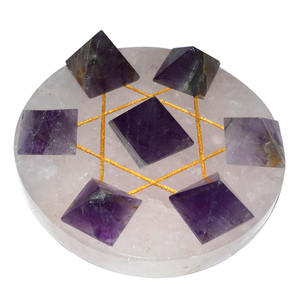Sept pyramides d'améthyste sur étoile d'or Boule de cristal de David Base de rose Mascotte Feng Shui Sculpture de pierres précieuses éblouissante Technique gravée - Product Image 1