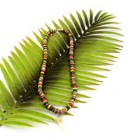 Collier Pendentif Artisanal Perlé en Noix de Coco Style Rasta, Bijou de Mode Jamaïcain pour Hommes, Fabriqué aux Philippines