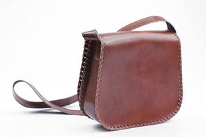 Sac à bandoulière vintage en cuir véritable pour femme, tendance, avec chaînes et boutons en relief, prix bas - Product Image 4