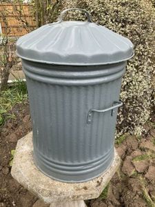 Poubelle en métal galvanisé couleur argent antique, robuste, finition élégante, parfaite pour une utilisation intérieure et extérieure - Product Image 2