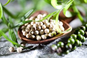 40g de poivre noir en grains, épices en granulés, pot rond avec moulin GV GVERDI, sélection italienne, produit en Italie - Product Image 4