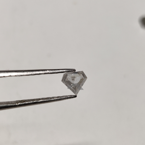 Diamant rustique de forme Antique, 1.30 at sel et papier, pour vente en gros - Product Image 2